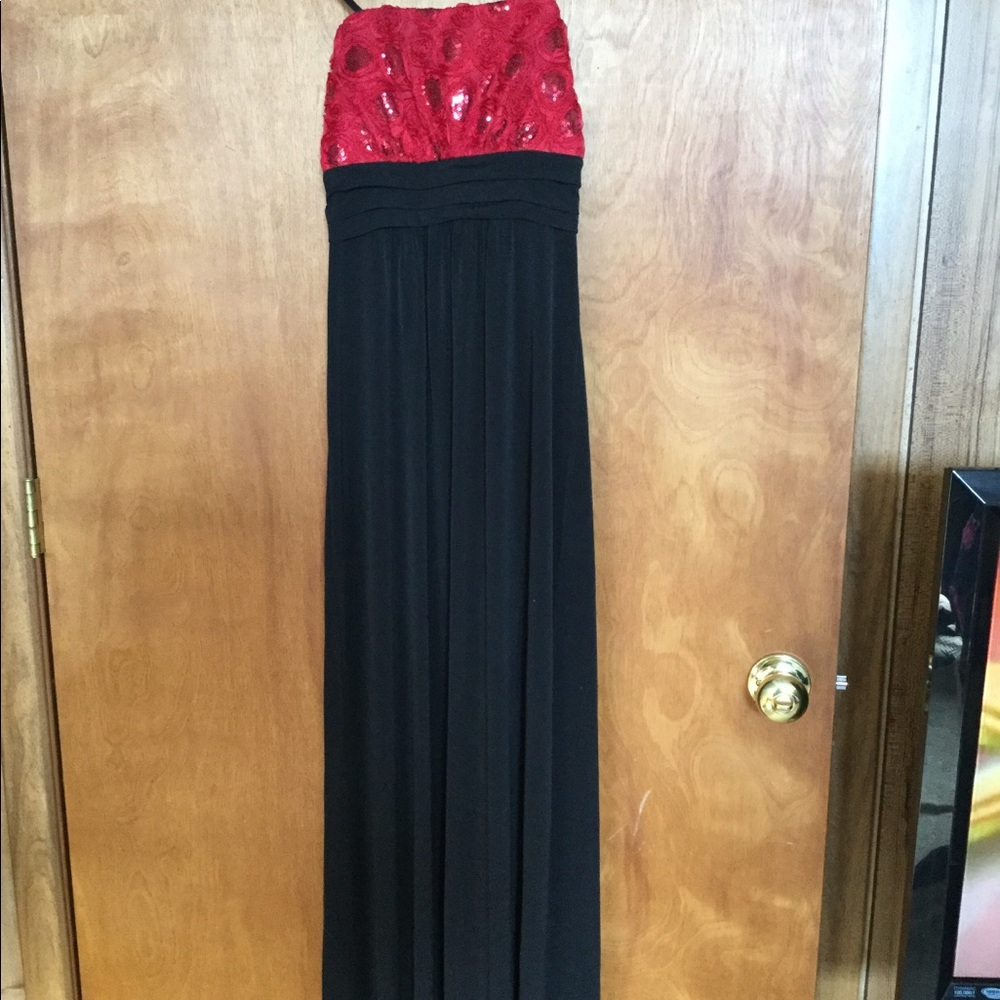 Dress - Picture 3 of 4